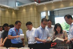 寶豐縣縣委書記、縣長許紅兵率考察團(tuán)蒞臨寶潤達(dá)參觀調(diào)研