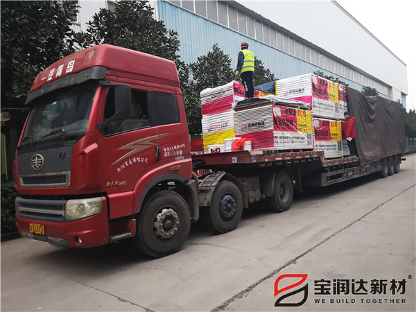 寶潤(rùn)達(dá)山東聚苯一體板項(xiàng)目裝車發(fā)貨